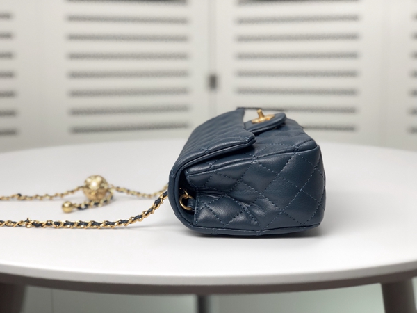 シャネルバッグ背面デザイン